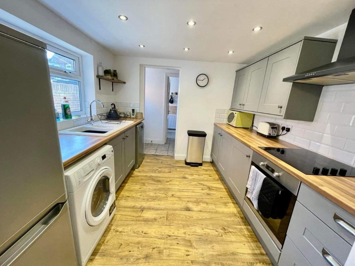 Spacious 3 Bedroom Retreat For Professionals Kingston upon Hull Exterior photo
