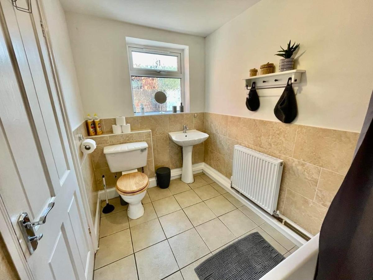 Spacious 3 Bedroom Retreat For Professionals Kingston upon Hull Exterior photo
